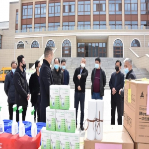 信点医疗携手丹勋文化向革命老区齐心系列学校捐赠防疫物资